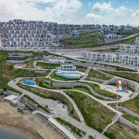 квартиры с собственным пляжем в Adabuku Apartment *